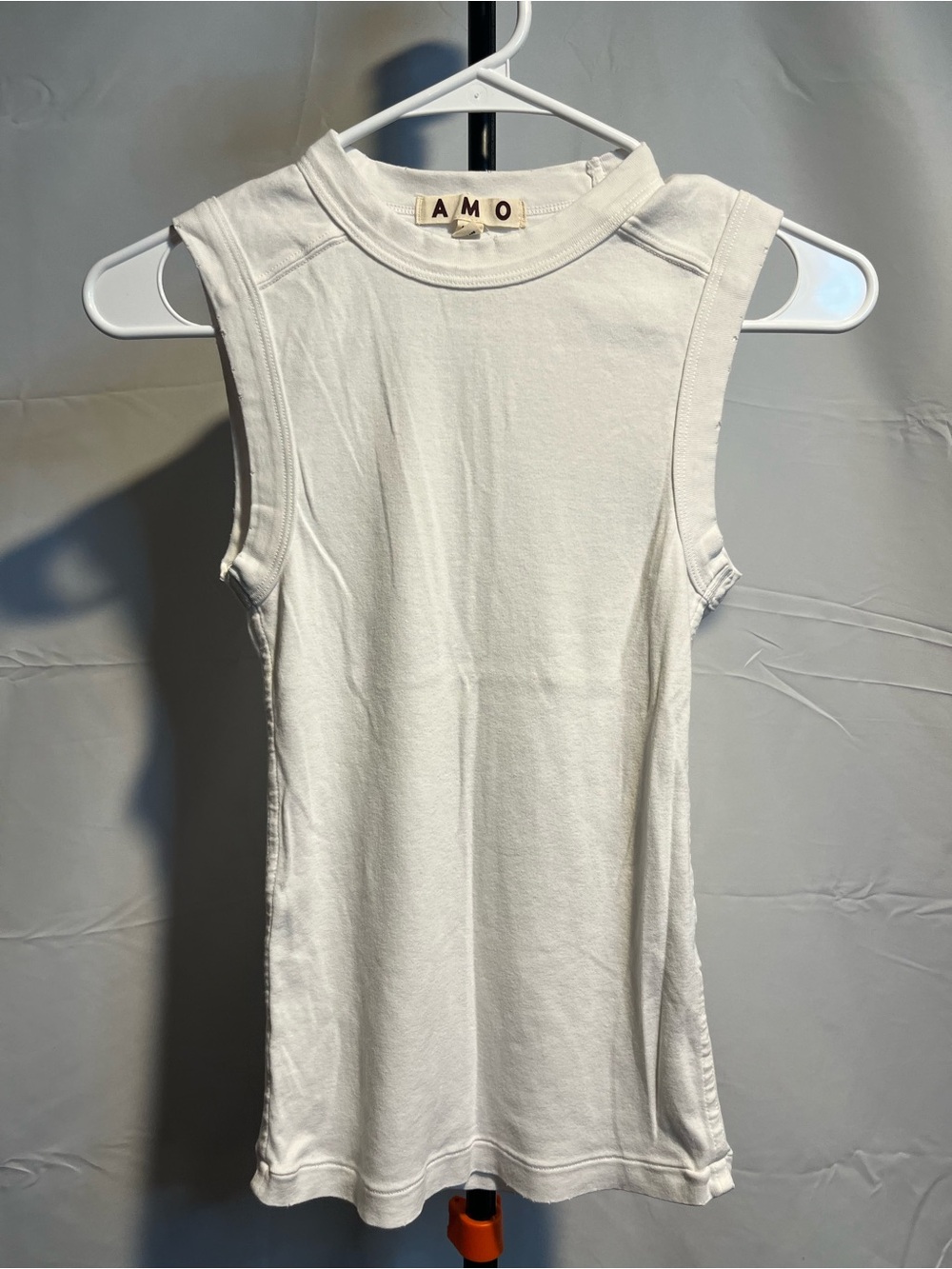 AMO 100% Cotton White Muscle Tank Top
Distressed Crewneck Cotton Size
XS
